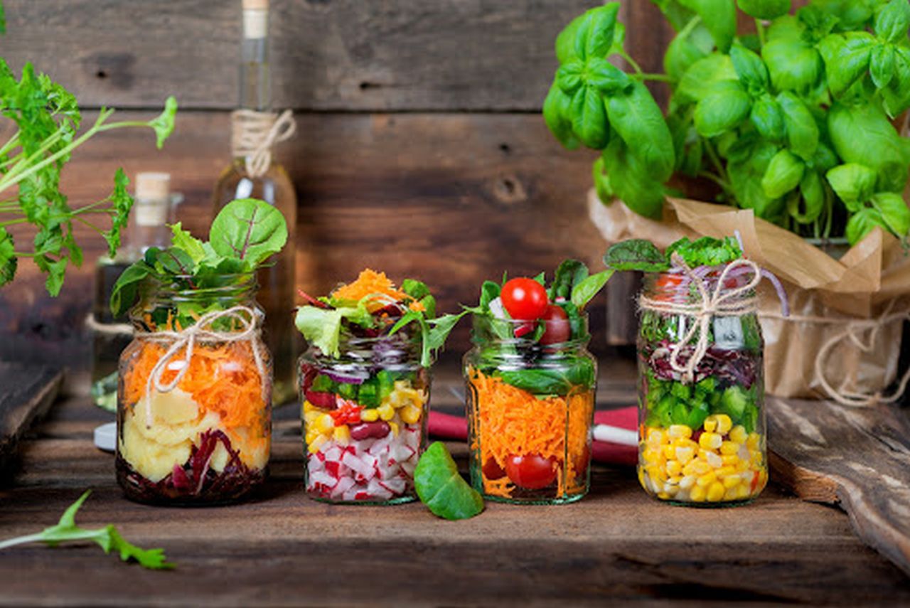 Pomysły na letnie obiady z przetworami warzywnymi